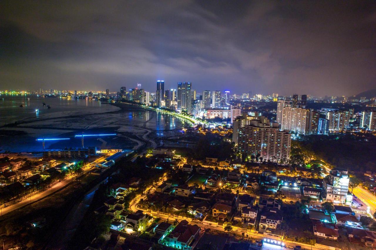 Seaview Landmark At Gurney 无敌海景套房 *