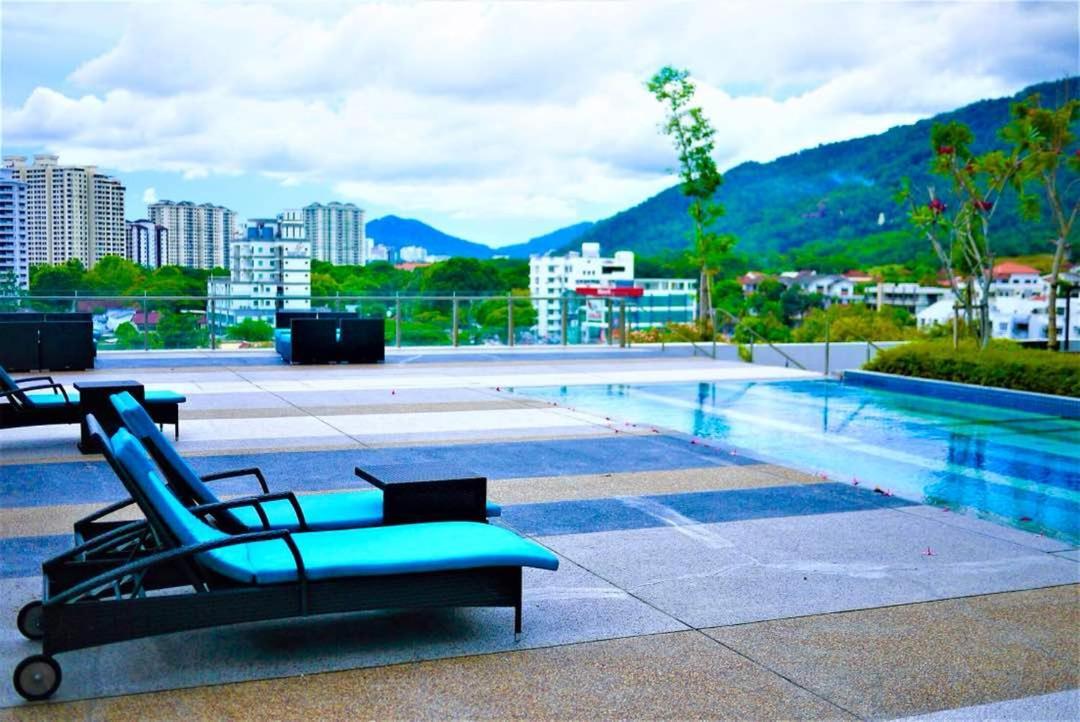 Seaview Landmark At Gurney 无敌海景套房 *