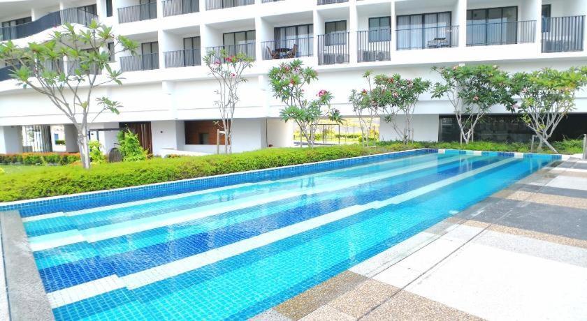 Apartment Seaview Landmark At Gurney 无敌海景套房 *