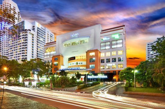 Seaview Landmark At Gurney 无敌海景套房 Apartment